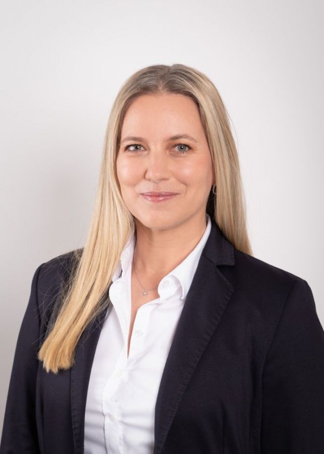 Frau Yvonne Berl