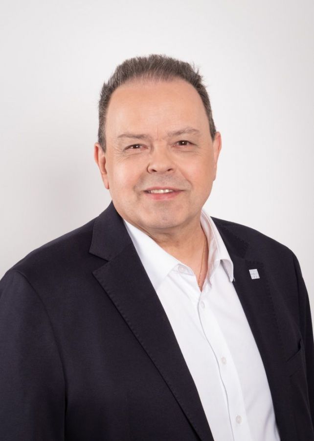 Herr Uwe Hackl