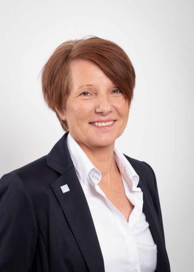 Frau Astrid Putz