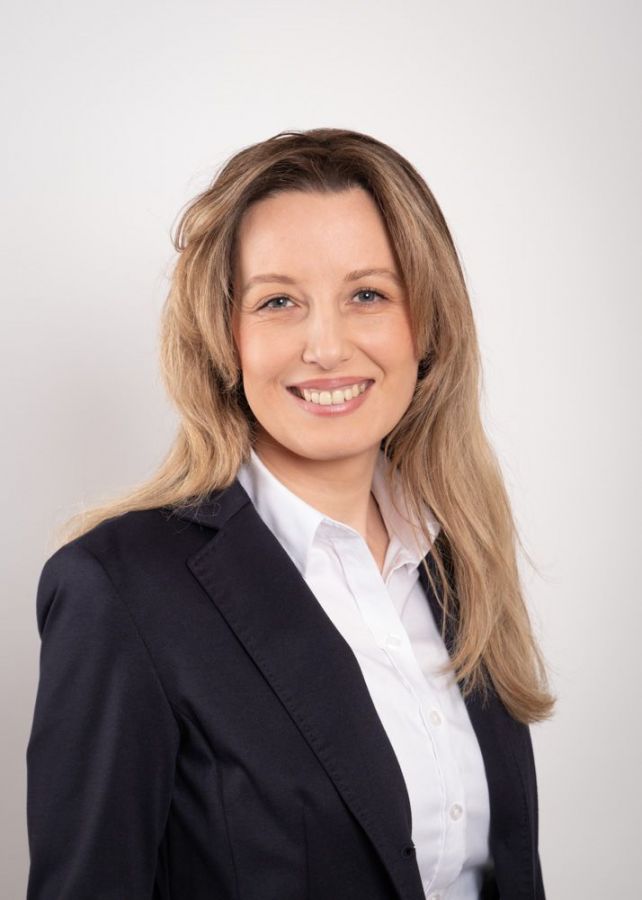 Frau Jasmin Flatschart