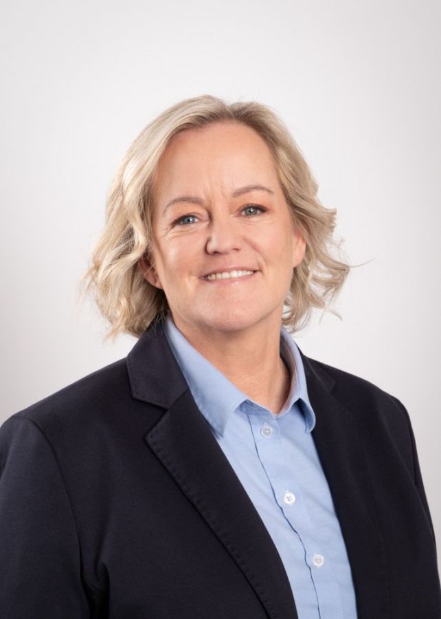 Frau Samantha Böhm