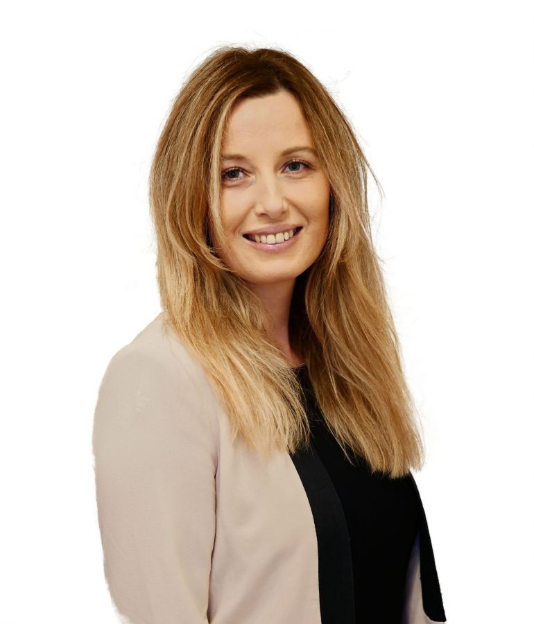 Frau Jasmin Flatschart