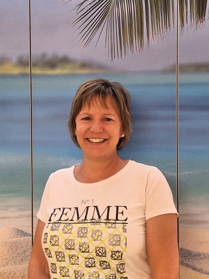 Frau Manuela Göbel