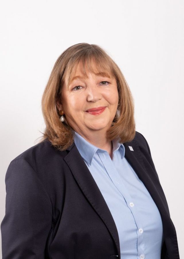 Frau Heidi Horvath