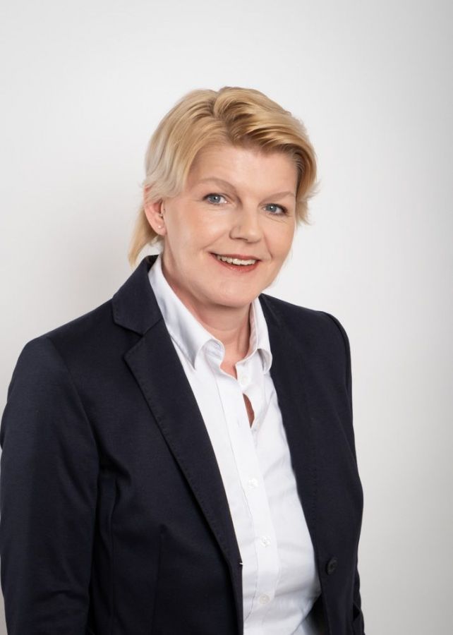 Frau Sabine Sperker