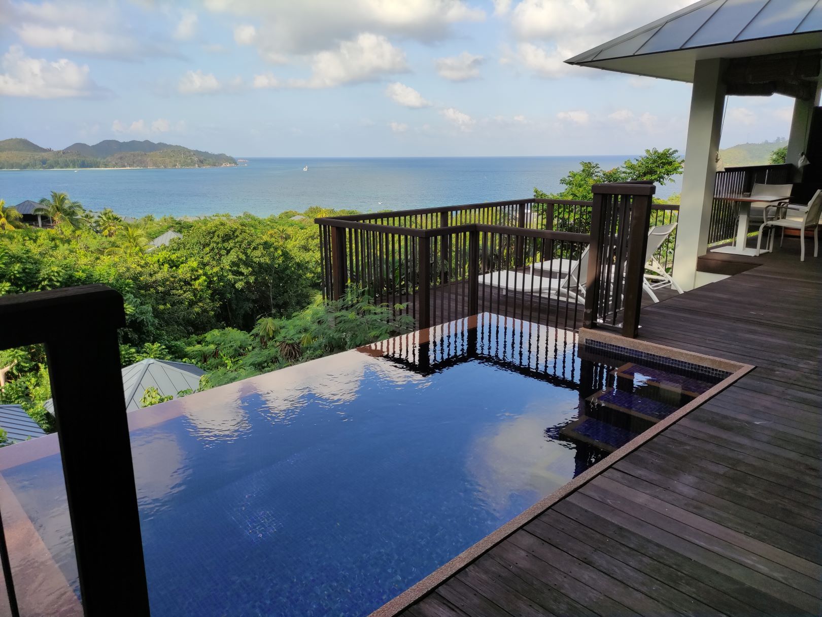 Raffles Hillside Pool Villa